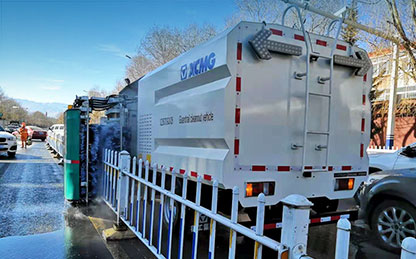 币游护栏洗濯车在西藏举行洗濯作业