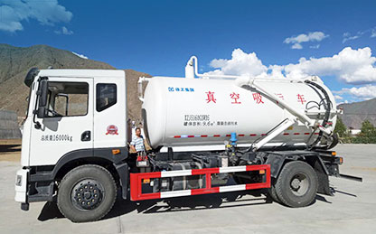 币游吸污车在西藏清洁作业