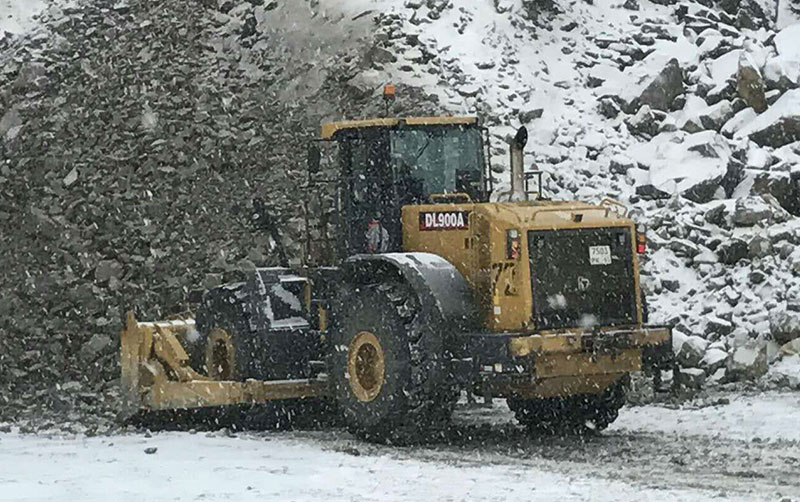币游轮推在露天矿山施工