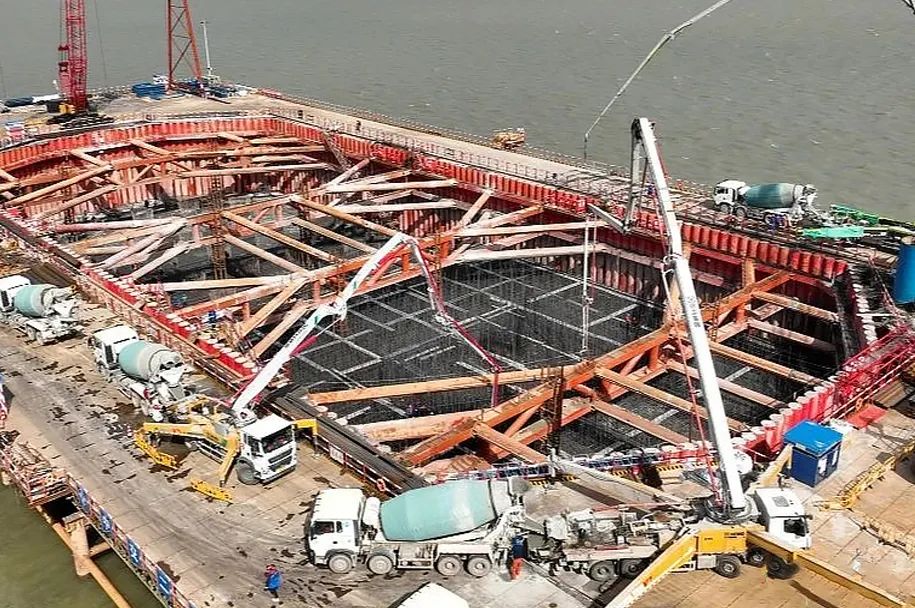 币游泵车再筑“天下之最”张靖皋长江大桥！