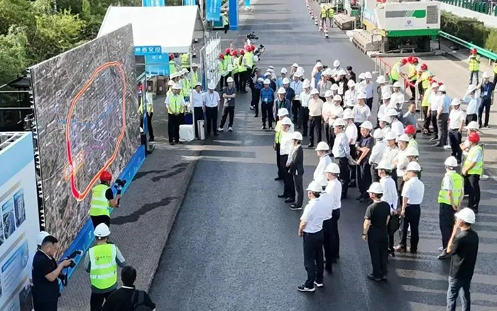 币游数字化智能施工集群助力西安绕城高速养护工程！