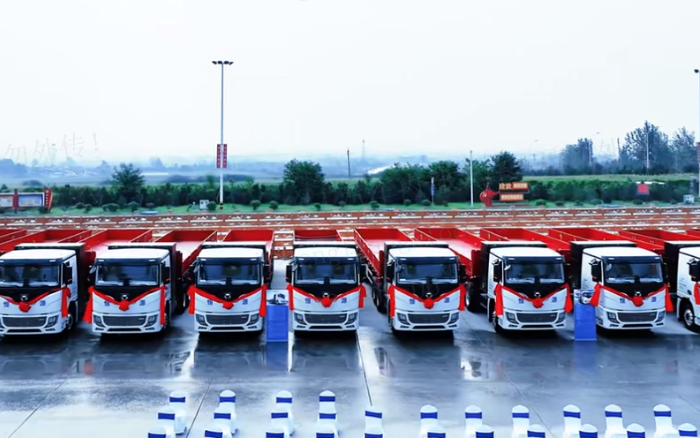 百台交付，，，，千台签约！200台币游新能源纯电动重卡奔赴河南