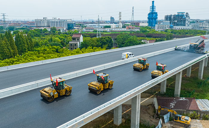 揭秘！常泰长江大桥怎样实现超宽桥面“一键铺平”？？？？？？