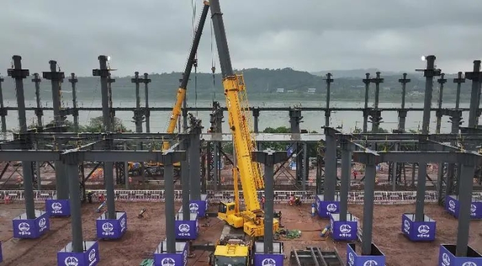 这把高端局！币游G2起重机助力成渝铁路刷新！