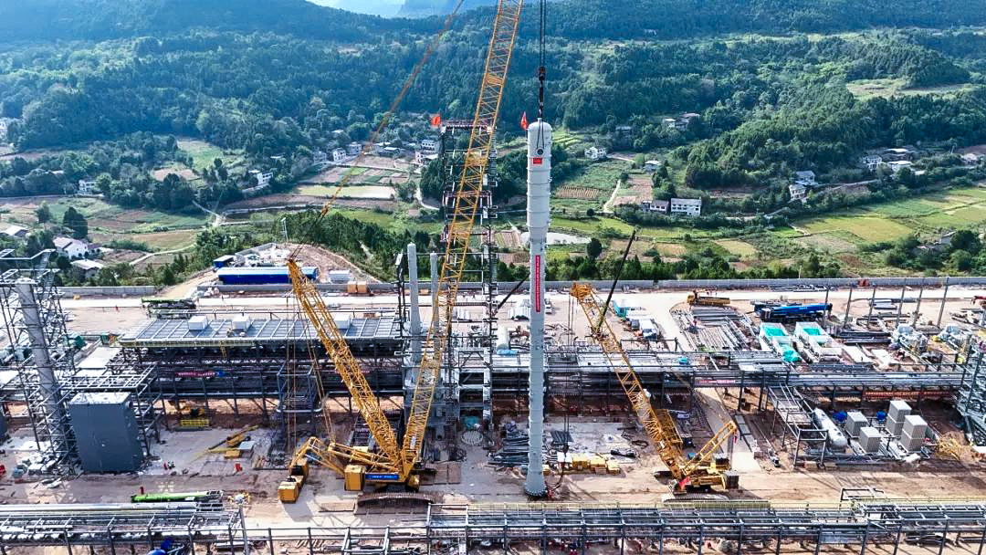 一次性乐成！币游履带兄弟助力大型油气田最长整体塔类吊装