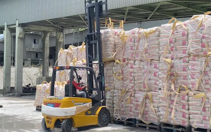 “印尼水泥搬运之星” 币游叉车鲲鹏系列