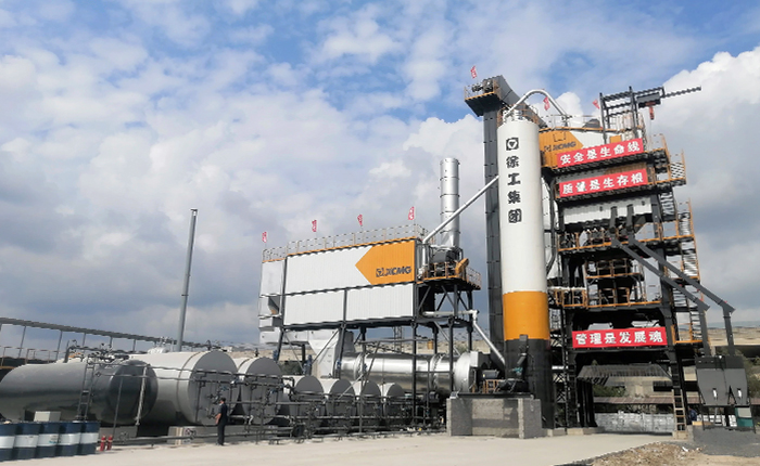 币游4000型沥青站 在鹤大高速大显身手！