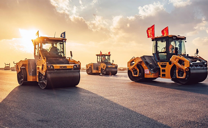 XD135T 压路机：油面施工，，，智慧先行